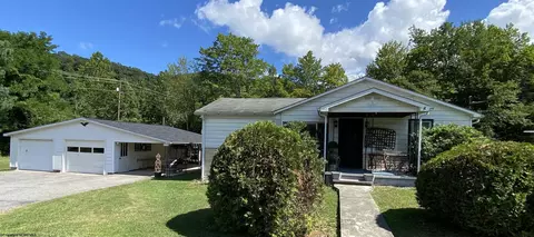 919 Main St, Hendricks, WV 26271
