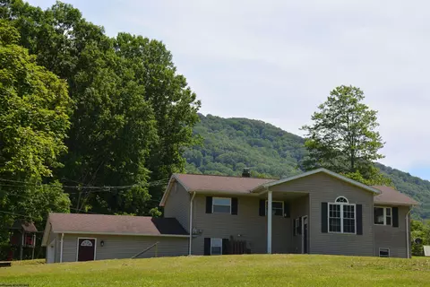 56 Hampton Dr, Parsons, WV 26287