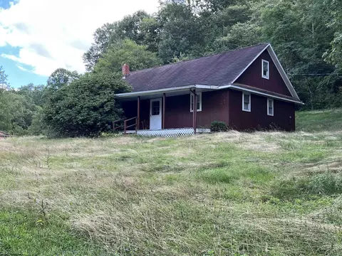 40 Bright Dr, Montrose, WV 26283