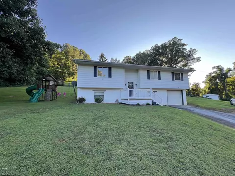 449 Hampton Rd, Fairmont, WV 26554 photo 5