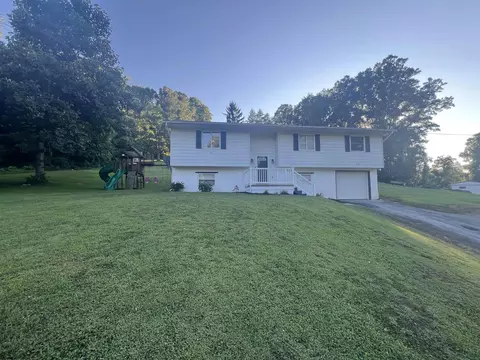 449 Hampton Rd, Fairmont, WV 26554 photo 2