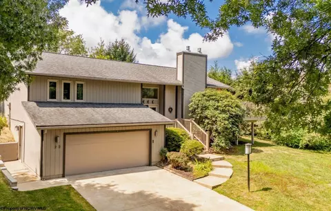 22 Cedarwood Dr, Morgantown, WV 26505