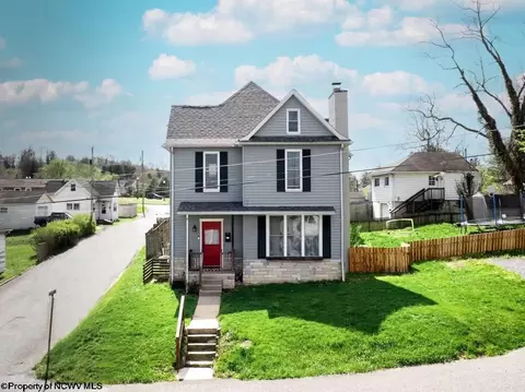 528 Newton St, Fairmont, WV 26554