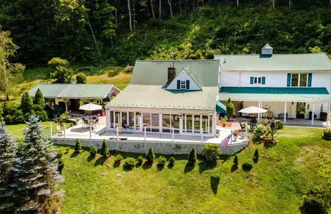 489 Slab Camp Rd, Independence, WV 26374