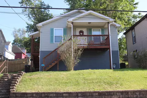 208 Maple Ave, Fairmont, WV 26554