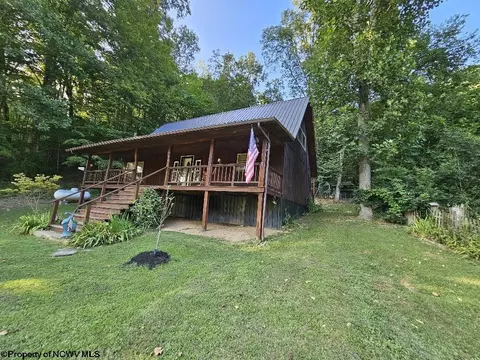 3011 Crooked Run Rd, Alum Bridge, WV 26321