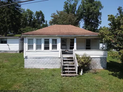 360 Oak St, Burnsville, WV 26335