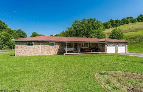 2122 Daybrook Rd, Fairview, WV 26570