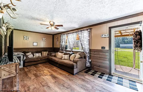 2122 Daybrook Rd, Fairview, WV 26570 photo 3