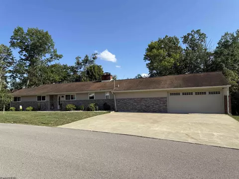 893 Woodland Dr, Bridgeport, WV 26330