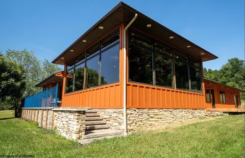 126 Big Foot Rd, Dilliner, PA 15327