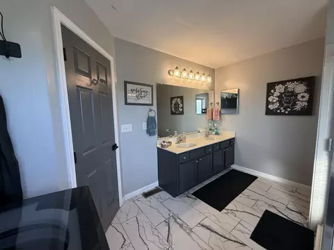 Bath - 44 Ruby Dr, Bridgeport, WV 26330 photo 4 of 6