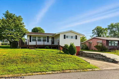 111 Circle Dr, Bridgeport, WV 26330