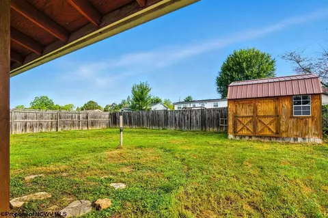 Exterior - 111 Circle Dr, Bridgeport, WV 26330 photo 6 of 8