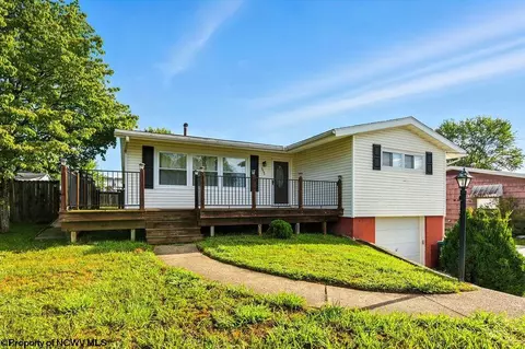 Exterior - 111 Circle Dr, Bridgeport, WV 26330 photo 3 of 8