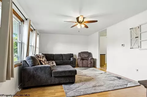 Living - 111 Circle Dr, Bridgeport, WV 26330 photo 4 of 5