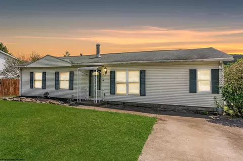 109 Apolla Dr, Morgantown, WV 26501