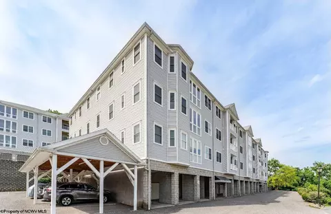 220 Fountain View Dr, Morgantown, WV 26505