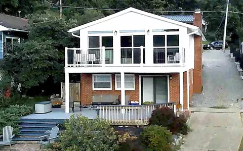 1094 Maple Lake Rd, Bridgeport, WV 26330