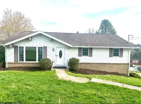 4 Overlook Dr, Bridgeport, WV 26330