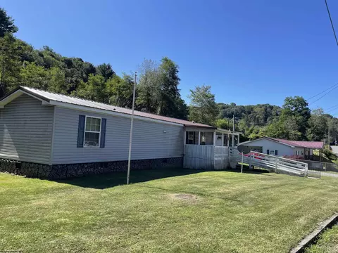 50 Boswell St, Tunnelton, WV 26444