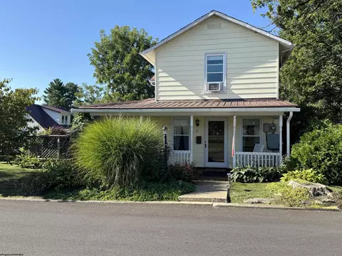 15 Ritchie St, Buckhannon, WV 26201
