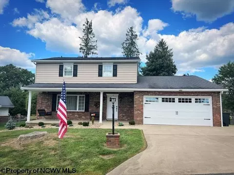 9 Greenwood Dr, Fairmont, WV 26554