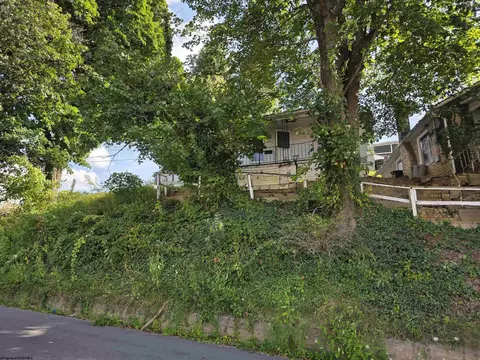 607 East Ave, Shinnston, WV 26431