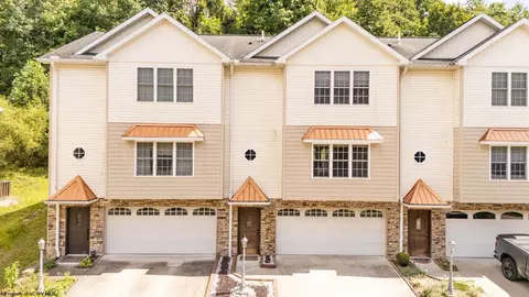 100 Claremont Ct, Morgantown, WV 26501