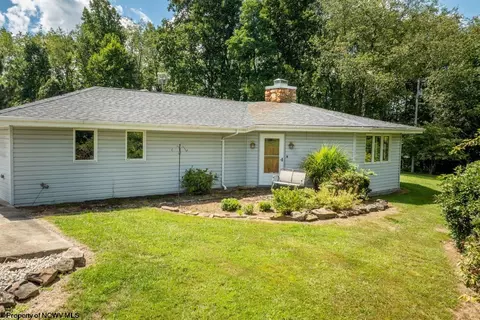 1141 Mount Zion Rd, Fairmont, WV 26554