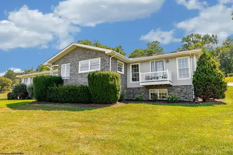 203 Foothills Ln, Morgantown, WV 26508