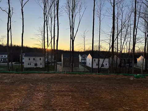 725 Hardman Dr, Morgantown, WV 26501