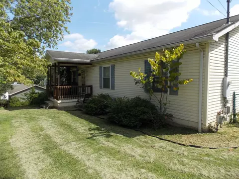 127 Columbus Ave, Westover, WV 26501