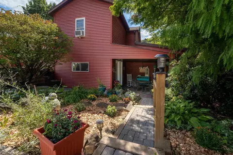 8 Drake Rd, Morgantown, WV 26501