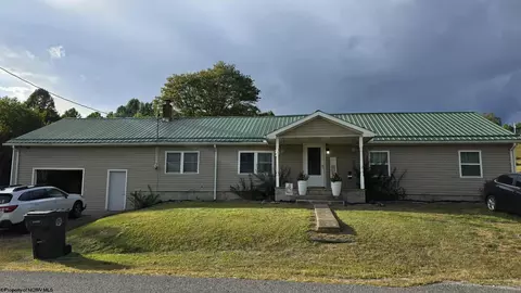 7027 Hall Rd, Buckhannon, WV 26201