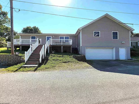1643 Simmons Ln, Fairmont, WV 26554