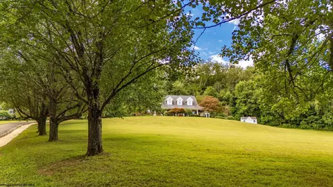 70 Pounds Hollow Rd, Morgantown, WV 26508