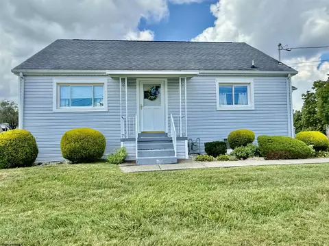 1617 Crestmont Cir, Fairmont, WV 26554