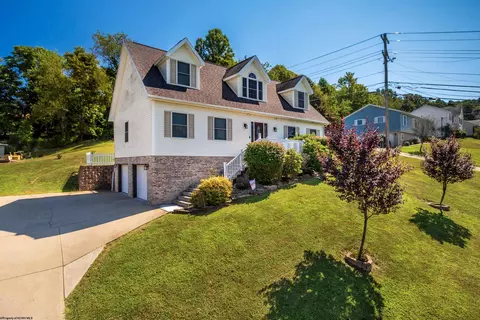 1404 Arcadia Dr, Fairmont, WV 26554