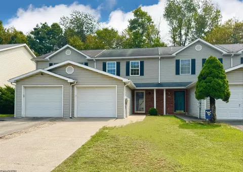 1005 Fair Oaks Dr, Fairmont, WV 26554