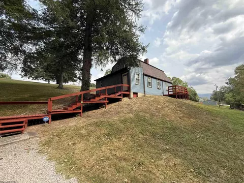 262 Eakin Ave, Dailey, WV 26259