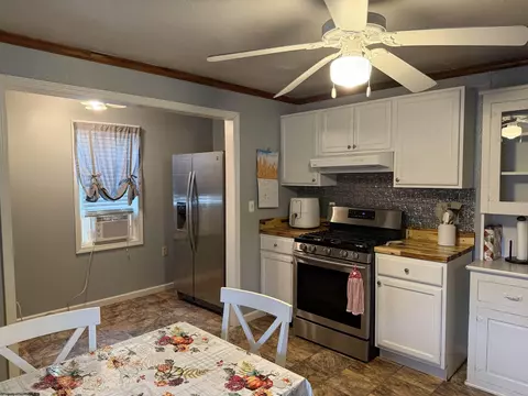 Kitchen - 262 Eakin Ave, Dailey, WV 26259 photo 3 of 5