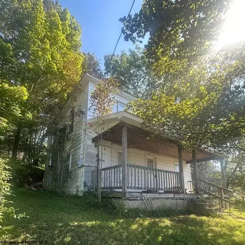 102 W High St, Terra Alta, WV 26764