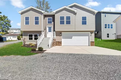 210 Josephine Dr, Morgantown, WV 26508