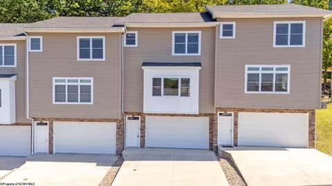 102 Pasture Ln, Morgantown, WV 26505