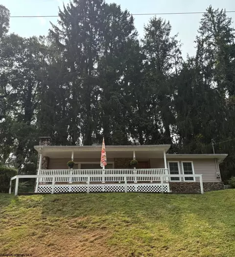 1060 Brookside Dr, Fairmont, WV 26554