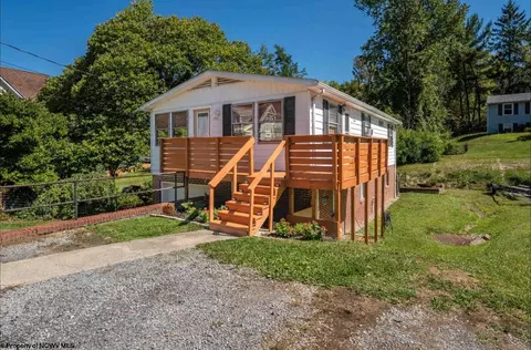 146 Hoffman Ave, Morgantown, WV 26505
