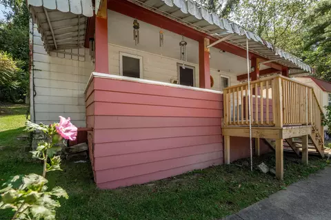205 Pixler Hill Rd, Morgantown, WV 26508