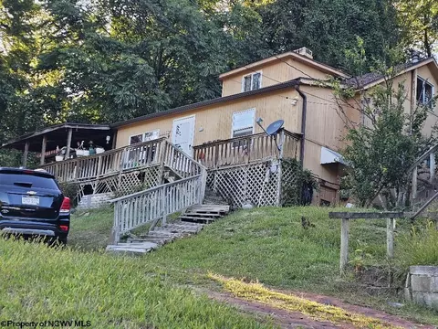 374 Limestone Rd, Clarksburg, WV 26301