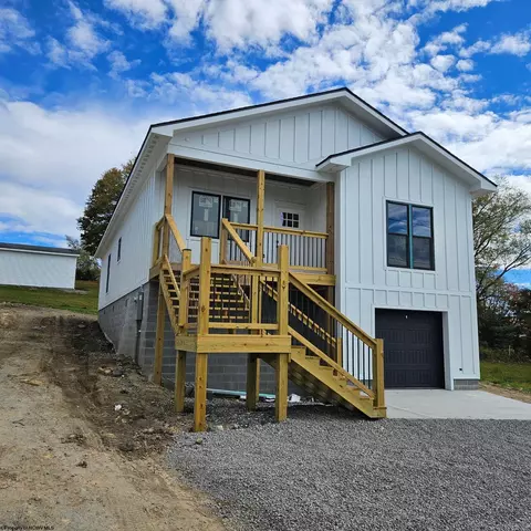 Exterior - 336 Fifth St, Davis, WV 26260 photo 4 of 8